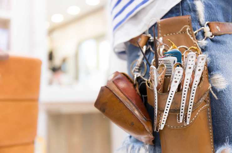 スタッフの腰元にあるハサミ